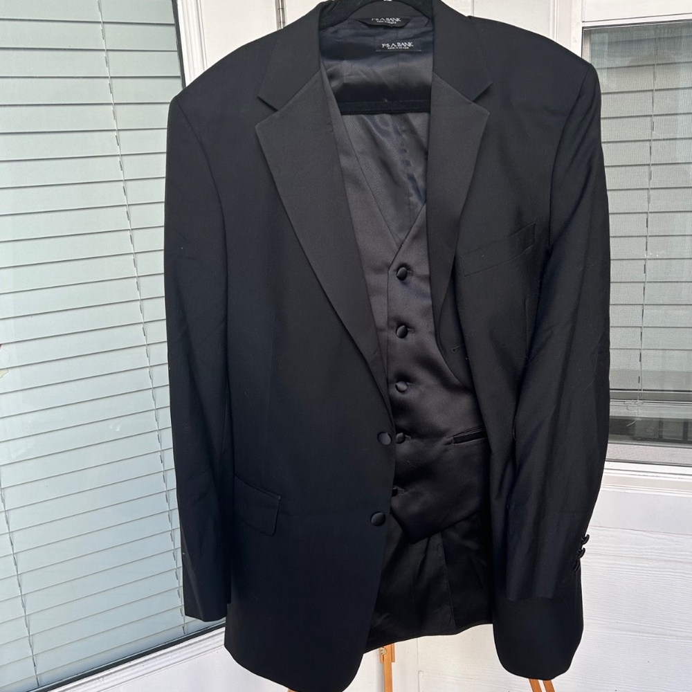 Jos A Bank 3 Piece Black Tuxedo Suit